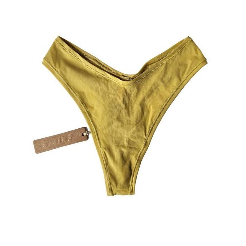 Skims v cut thong Nwt‎